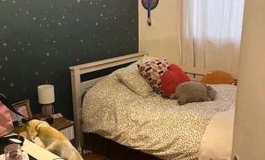 Las Condes, casa 4 D. 2 B, jardín, estacionamiento.