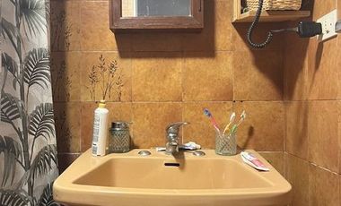 Las Condes, casa 4 D. 2 B, jardín, estacionamiento.