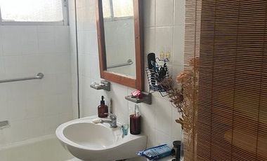 Las Condes, casa 4 D. 2 B, jardín, estacionamiento.