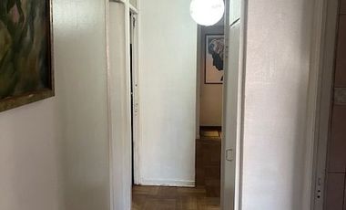 Las Condes, casa 4 D. 2 B, jardín, estacionamiento.