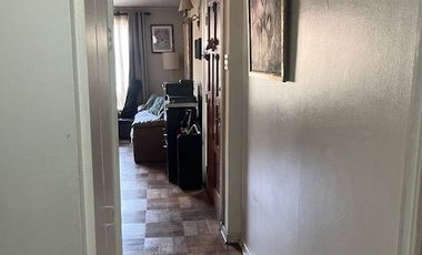 Las Condes, casa 4 D. 2 B, jardín, estacionamiento.