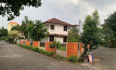 Rumah Hook masuk Komplek, 500 meter ke Jalan Raya Pos Pengumben, minimal 2 tahun
