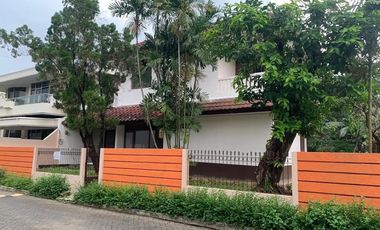 Rumah Hook masuk Komplek, 500 meter ke Jalan Raya Pos Pengumben, minimal 2 tahun