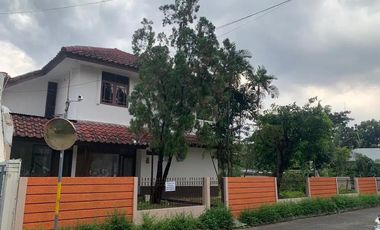 Rumah Hook masuk Komplek, 500 meter ke Jalan Raya Pos Pengumben, minimal 2 tahun