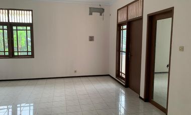 Rumah Hook masuk Komplek, 500 meter ke Jalan Raya Pos Pengumben, minimal 2 tahun
