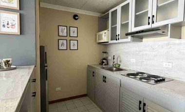 SE ALQUILA SUITE AMOBLADA DE DOS AMBIENTES EN CENTRO DE GUAYAQUIL, AVENIDA MALECÓN, EDIFICIO TORRES DEL RIO