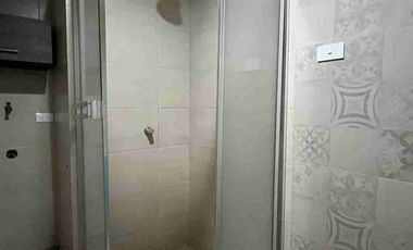 SE ALQUILA SUITE AMOBLADA DE DOS AMBIENTES EN CENTRO DE GUAYAQUIL, AVENIDA MALECÓN, EDIFICIO TORRES DEL RIO