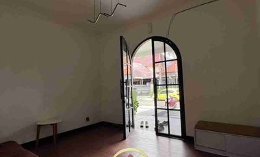 Rumah Modern di Kawasan Komersil Sayap Riau Bandung