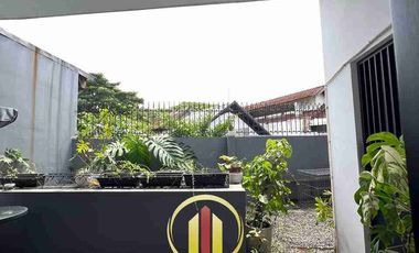 Rumah Modern di Kawasan Komersil Sayap Riau Bandung