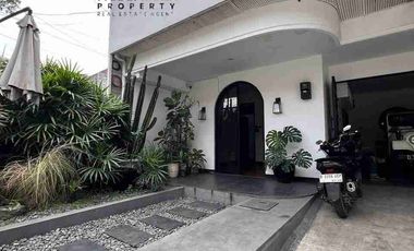Rumah Modern di Kawasan Komersil Sayap Riau Bandung