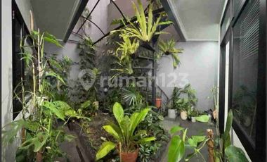Rumah Modern di Kawasan Komersil Sayap Riau Bandung