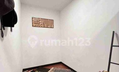 Rumah Modern di Kawasan Komersil Sayap Riau Bandung