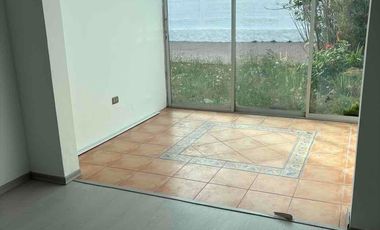 de venta casa independiente moderna jardín    ideal para guarderías u oficinas vivienda o ambos 2 desniveles 5 cuartos área de BBQ