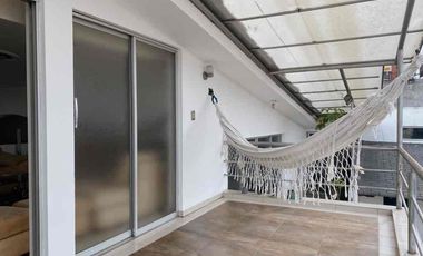 de venta casa independiente moderna jardín    ideal para guarderías u oficinas vivienda o ambos 2 desniveles 5 cuartos área de BBQ