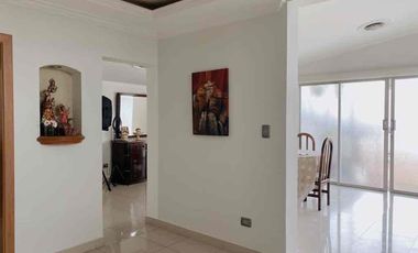 de venta casa independiente moderna jardín    ideal para guarderías u oficinas vivienda o ambos 2 desniveles 5 cuartos área de BBQ