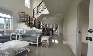 5 Bedroom House for Rent in Chateaux de Paris
