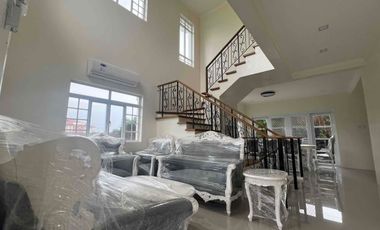 5 Bedroom House for Rent in Chateaux de Paris