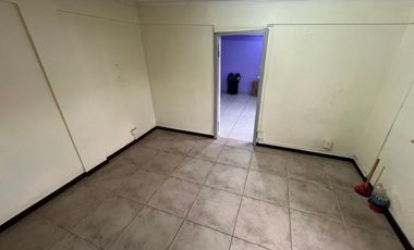 Casa Ampliada y Regularizada con Depto Interior, Cerro Navia.