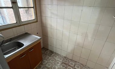 Casa Ampliada y Regularizada con Depto Interior, Cerro Navia.
