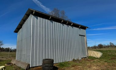 2,3 hectáreas Casa Nueva Parcela con Estero Todo Asfaltado.