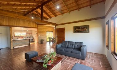 2,3 hectáreas Casa Nueva Parcela con Estero Todo Asfaltado.
