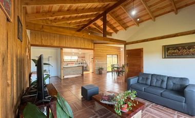 2,3 hectáreas Casa Nueva Parcela con Estero Todo Asfaltado.