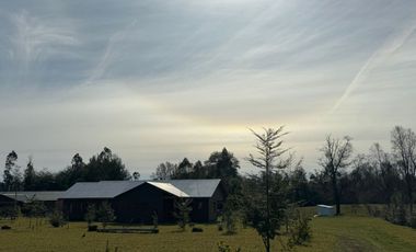 2,3 hectáreas Casa Nueva Parcela con Estero Todo Asfaltado.