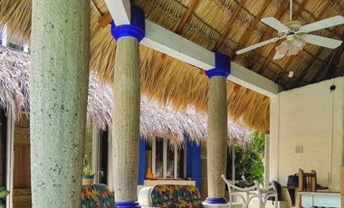 C101 En Venta casa 3 recamaras Alberca amplia Terreza en Ixtapa