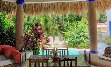 C101 En Venta casa 3 recamaras Alberca amplia Terreza en Ixtapa