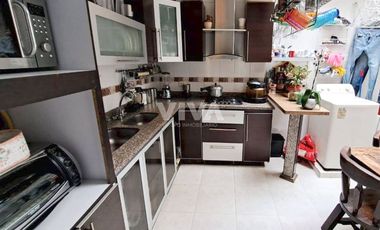 CASA CERCA AL CENTRO COMERCIAL AVENIDA