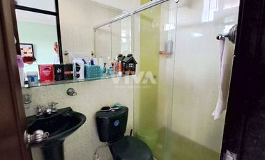 CASA CERCA AL CENTRO COMERCIAL AVENIDA