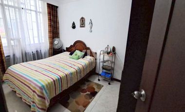 CASA CERCA AL CENTRO COMERCIAL AVENIDA