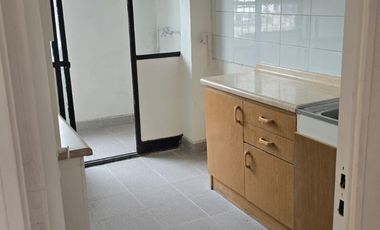 Arriendo Ideal 🔑 1er Piso Remodelado con Patio y Estacionamiento – ¡Llegar y vivir!