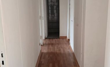 Arriendo Ideal 🔑 1er Piso Remodelado con Patio y Estacionamiento – ¡Llegar y vivir!