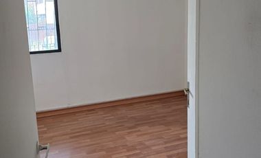 Arriendo Ideal 🔑 1er Piso Remodelado con Patio y Estacionamiento – ¡Llegar y vivir!