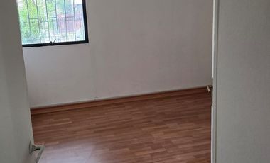 Arriendo Ideal 🔑 1er Piso Remodelado con Patio y Estacionamiento – ¡Llegar y vivir!