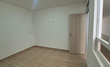 CASA DE UN NIVEL CERCA AL EXITO ESTRENAR