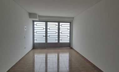 CASA DE UN NIVEL CERCA AL EXITO ESTRENAR