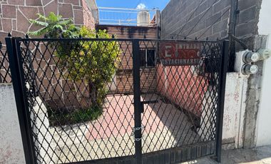 Casa en Venta en Av. Cuauhtémoc con 3 recamaras en planta baja a media calle de Muñoz. Ideal para consultorios.