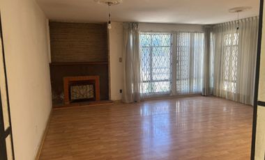 Casa en Venta en Av. Cuauhtémoc con 3 recamaras en planta baja a media calle de Muñoz. Ideal para consultorios.