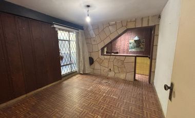 Casa en Venta en Av. Cuauhtémoc con 3 recamaras en planta baja a media calle de Muñoz. Ideal para consultorios.