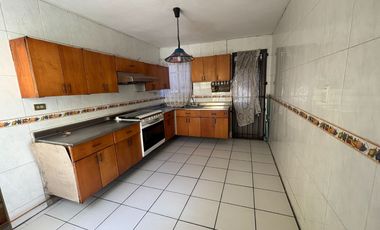 Casa en Venta en Av. Cuauhtémoc con 3 recamaras en planta baja a media calle de Muñoz. Ideal para consultorios.