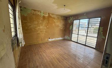 Casa en Venta en Av. Cuauhtémoc con 3 recamaras en planta baja a media calle de Muñoz. Ideal para consultorios.