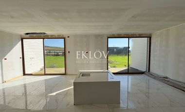 Parcela de 5.000 mts2, Con casa sin terminar