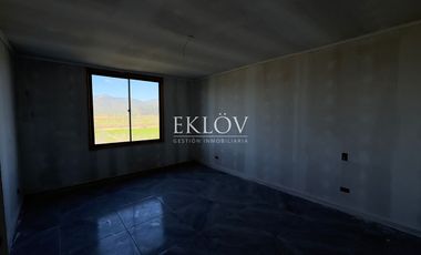 Parcela de 5.000 mts2, Con casa sin terminar