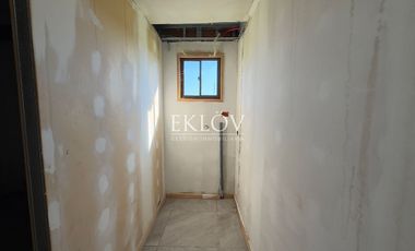 Parcela de 5.000 mts2, Con casa sin terminar