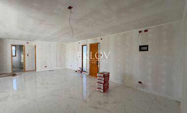 Parcela de 5.000 mts2, Con casa sin terminar