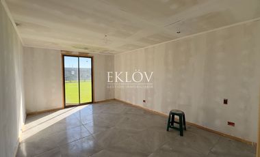 Parcela de 5.000 mts2, Con casa sin terminar