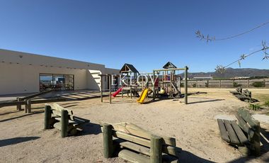 Parcela de 5.000 mts2, Con casa sin terminar