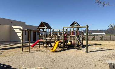 Parcela de 5.000 mts2, Con casa sin terminar